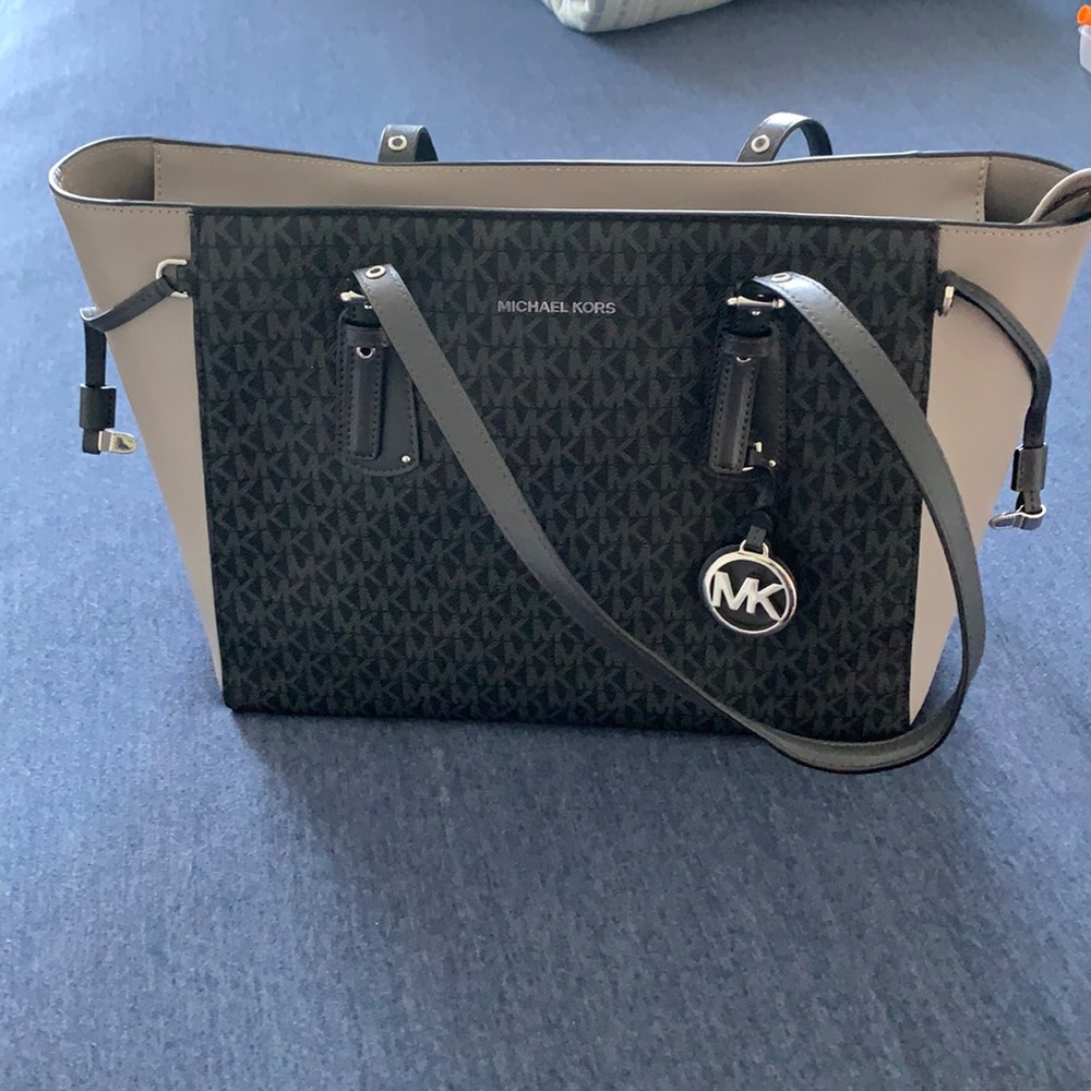 Grey and black Michael Kors purse!!! With tag!